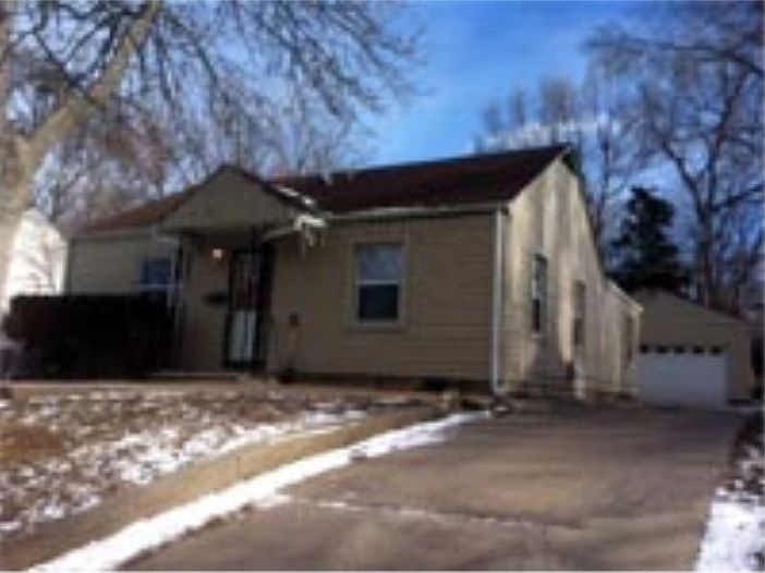 1st image of 2921 S 52nd St