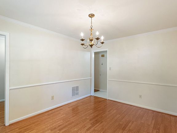 5th image of 106 Rowe Dr