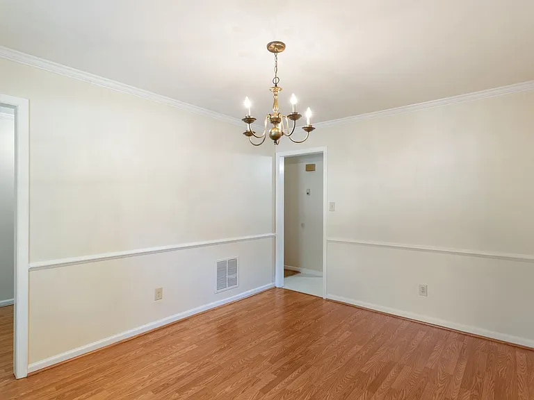 106 Rowe Dr — Photo 5