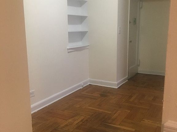 4th image of 140 Van Cortlandt Ave W