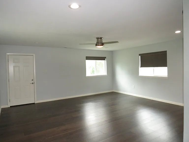 1026 Thomas St — Photo 18