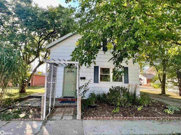 104 S 6th St, Fairfield, IA 52556