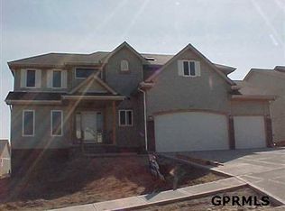 607 Douglas Cir, Elkhorn, NE 68022