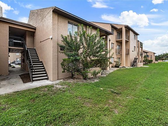 3rd image of 5219 VIA HACIENDA CIRCLE #B109