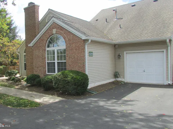 122 Woolsey Ct, Pennington, NJ 08534