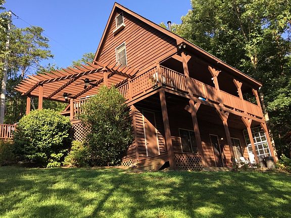 3rd image of 2846 Mountain View Cir