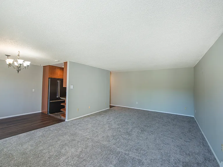 2562 Thorndyke Ave W #304 — Photo 2