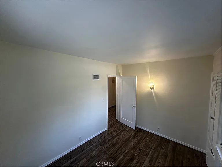 2151 N Altadena Dr — Photo 16