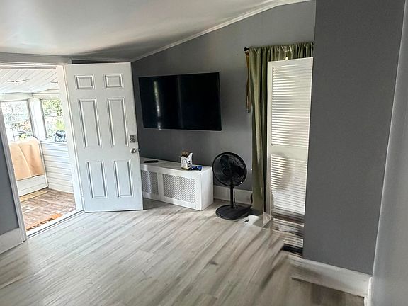 2nd image of 7 W Jefferson St #2B