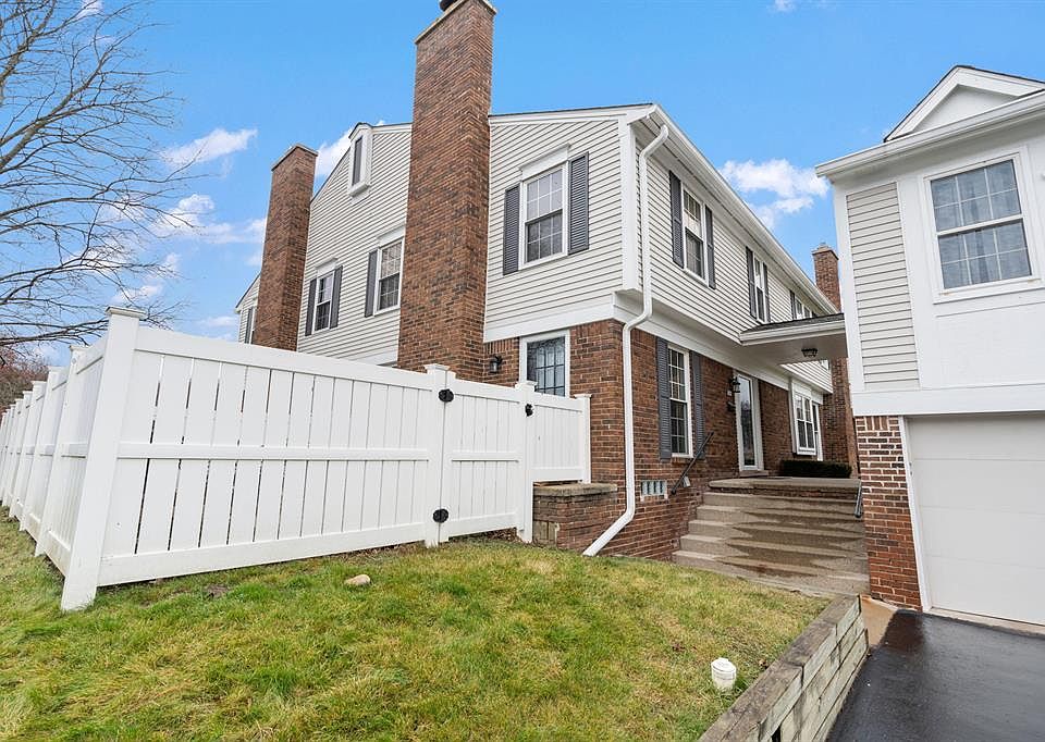 1st image of 41778 Broquet Dr #202