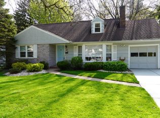 65 Jolls Ln, Orchard Park, NY 14127