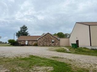 4099 Cravens Dr, Macomb, MO 65702