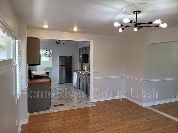 3rd image of 632 E Wilson Ave