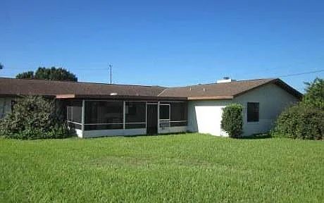 4 bed, 2.5 bath, 3360 sqft, $2,200 — Photo 2