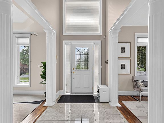 3rd image of 735 Foxcroft Blvd