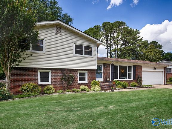 3rd image of 2013 Woodmore Dr SE