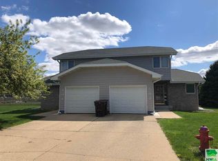 502-504 Red Bird Ln, South Sioux City, NE 68776