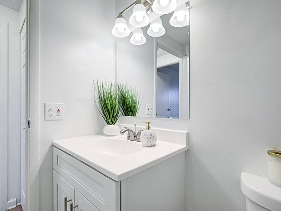 5th image of 700 Woodland Dr #501