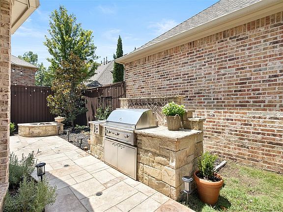 3rd image of 1825 Canyon Ct