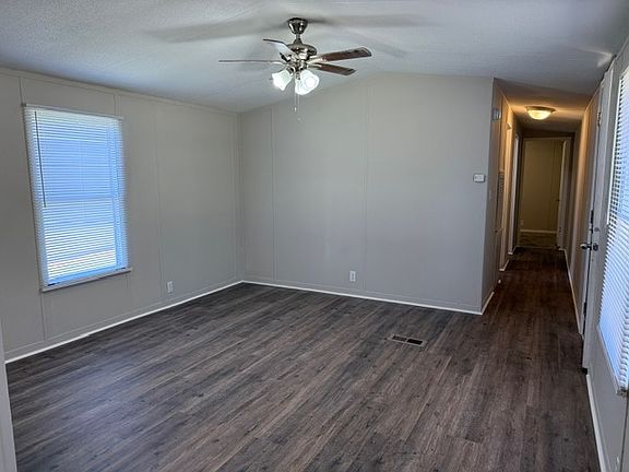 3rd image of 547 Canterbury Ct