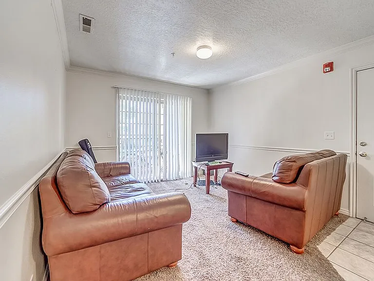 567 N University Ave #110 — Photo 1