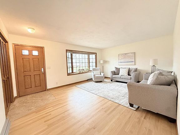 4th image of 1141 Beech Street