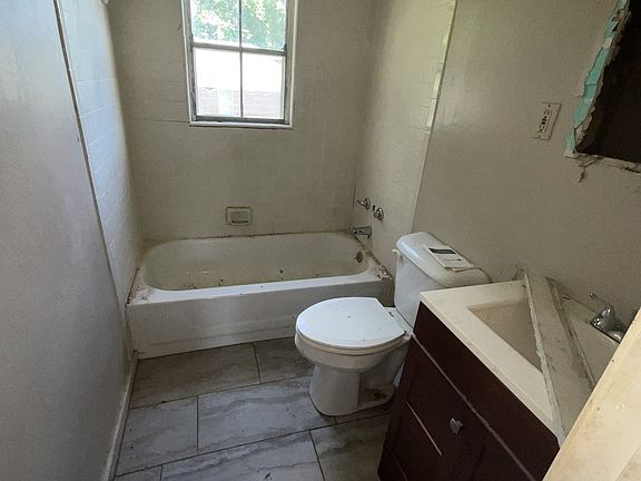 3rd image of 1455 Effie Rd
