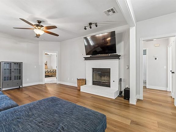 5th image of 360 Candice Dr NW