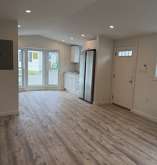 466 Newbury #11 — Photo 4