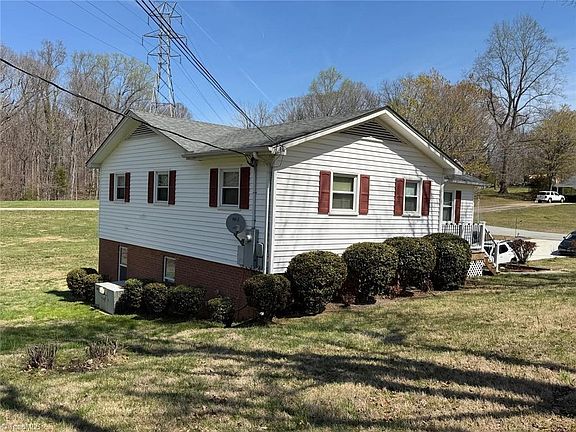 3rd image of 307 Brookview Cir
