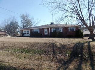596 E South St, Dadeville, AL 36853