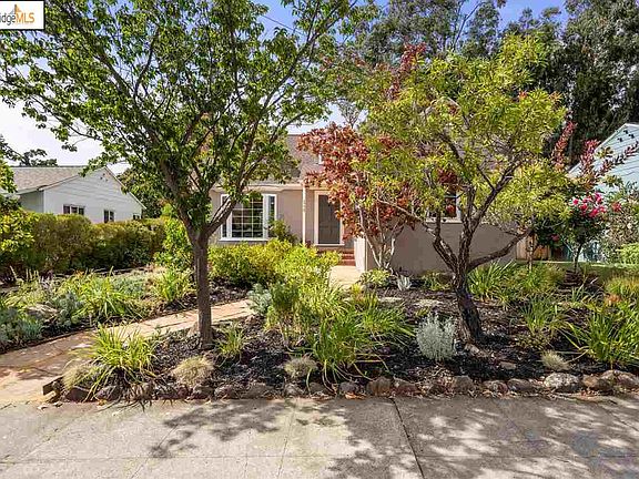 3rd image of 3775 Silverwood Ave