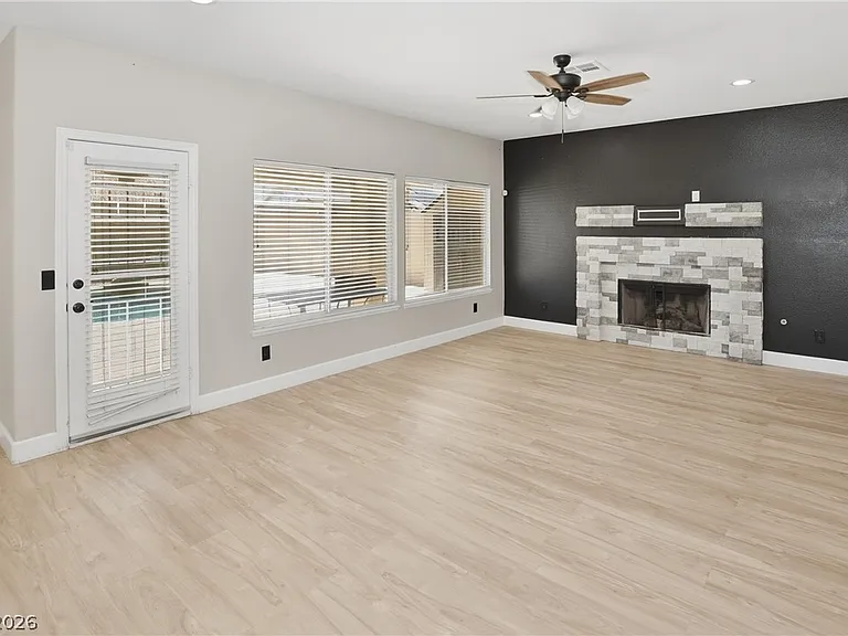 747 Canyon Crest Dr — Photo 13
