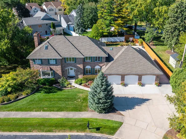 1165 Dickens Ave, Naperville, IL 60563