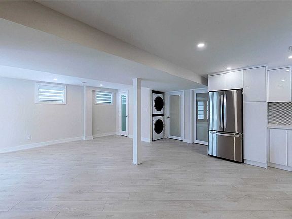 3rd image of 640 Lansdowne Dr