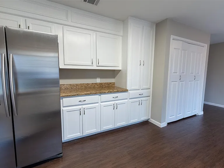 328 Lake View Dr — Photo 10