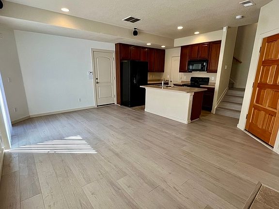 3rd image of 10054 Martin Luther King Blvd