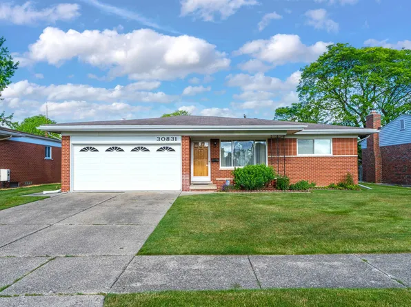 30831 Saint Onge Cir, Warren, MI 48088