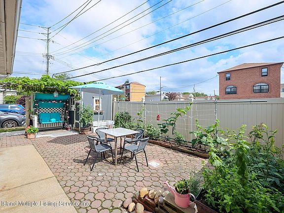 4th image of 140 Reid Ave