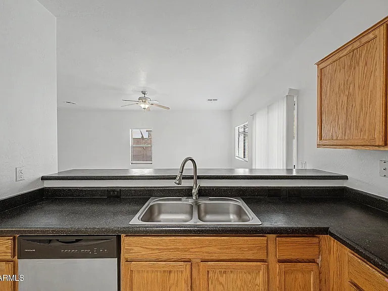 7027 W Lincoln St — Photo 10