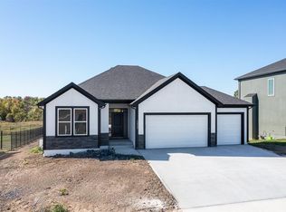 1667 N 156th St, Basehor, KS 66007