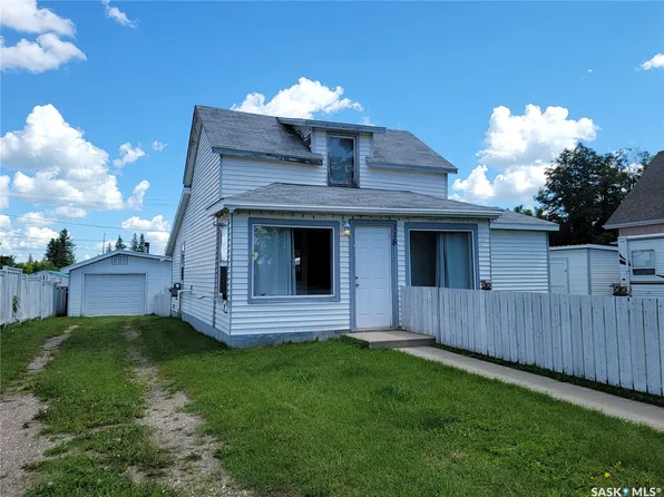 118 1st Street W, St Walburg, SK S0M 2T0