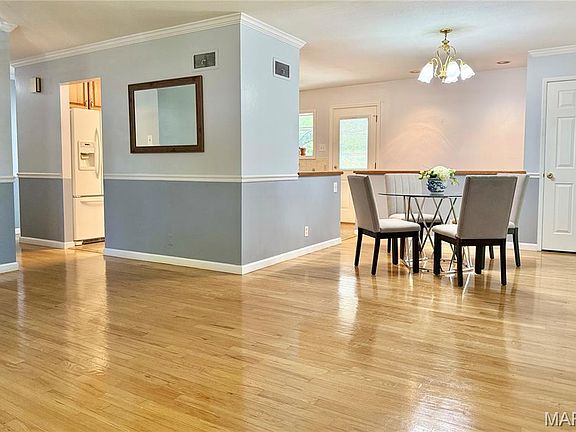 5th image of 1330 Spring Valley Dr