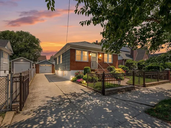 13420 242nd St, Rosedale, NY 11422