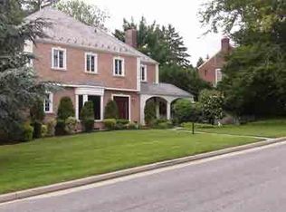 79 Country Club Dr, Manhasset, NY 11030