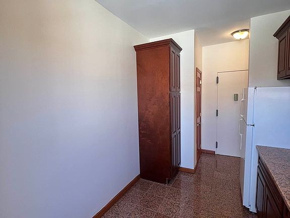 4th image of 402 Marine Ave APT 4