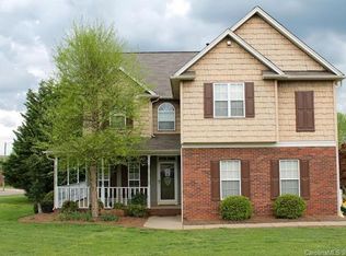 1880 Hunter Oaks Ln, Lincolnton, NC 28092