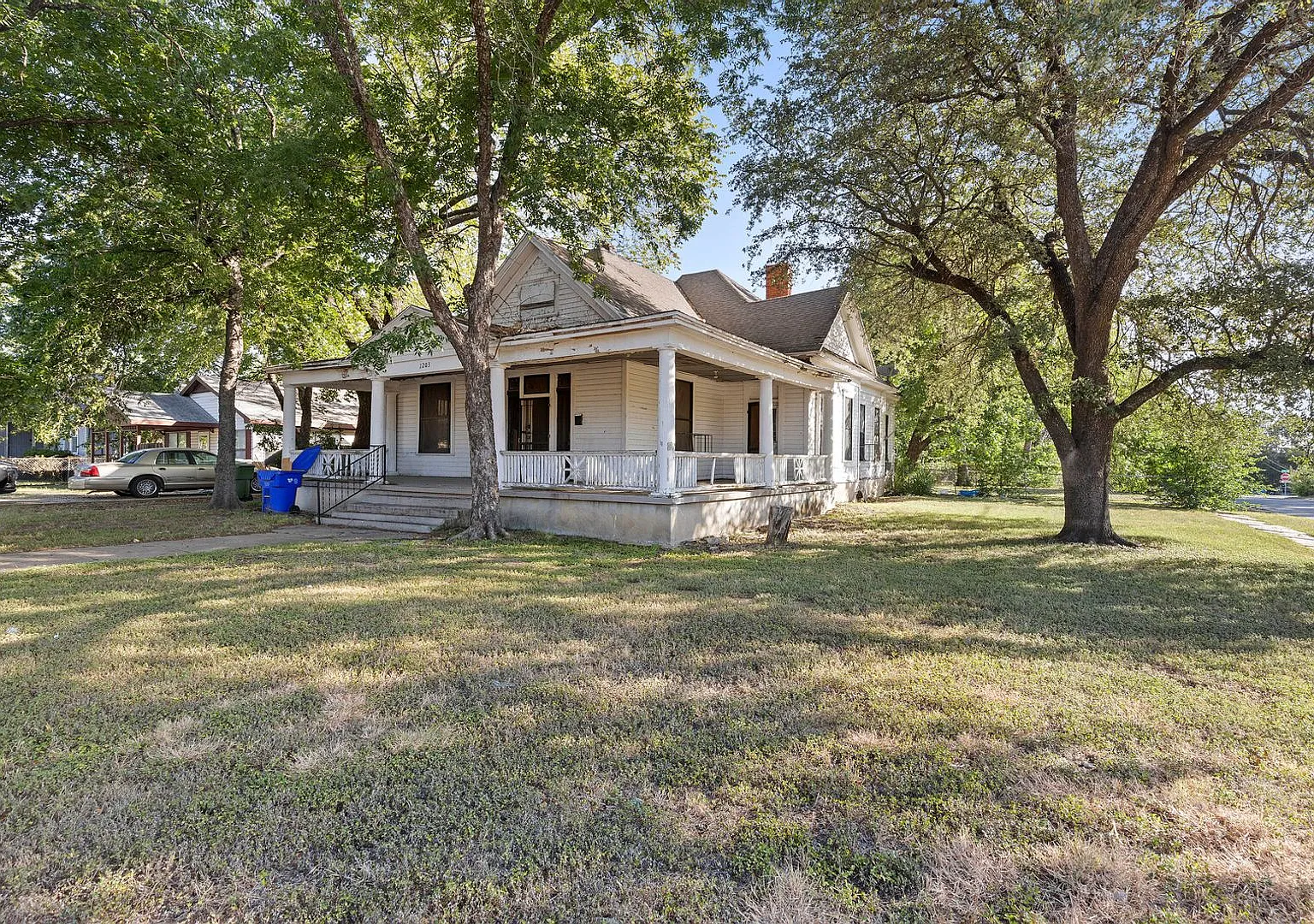 3 Bed 1 Bath For Lease! — Photo 1