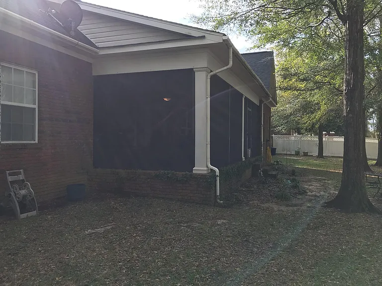 207 Gladstone Way — Photo 32
