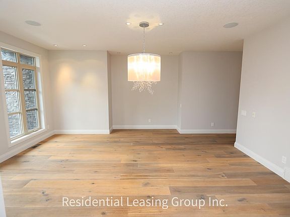 3rd image of 6 Saint Monica Ave SE